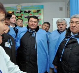 Знакомство  заместителя  премьер-министра  Республики Казахастан  К.Кошербаева